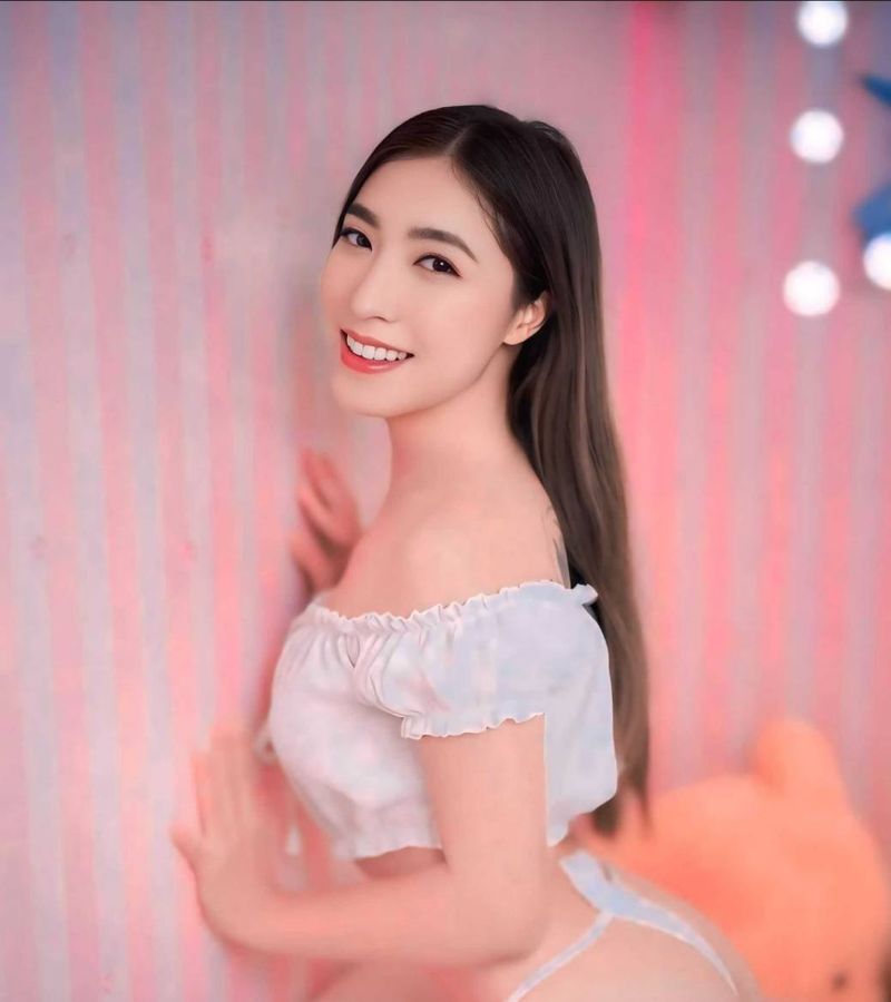 Asian girl new in town and short stay，new