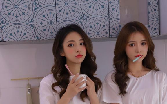 Duo Asian girls new in two good service