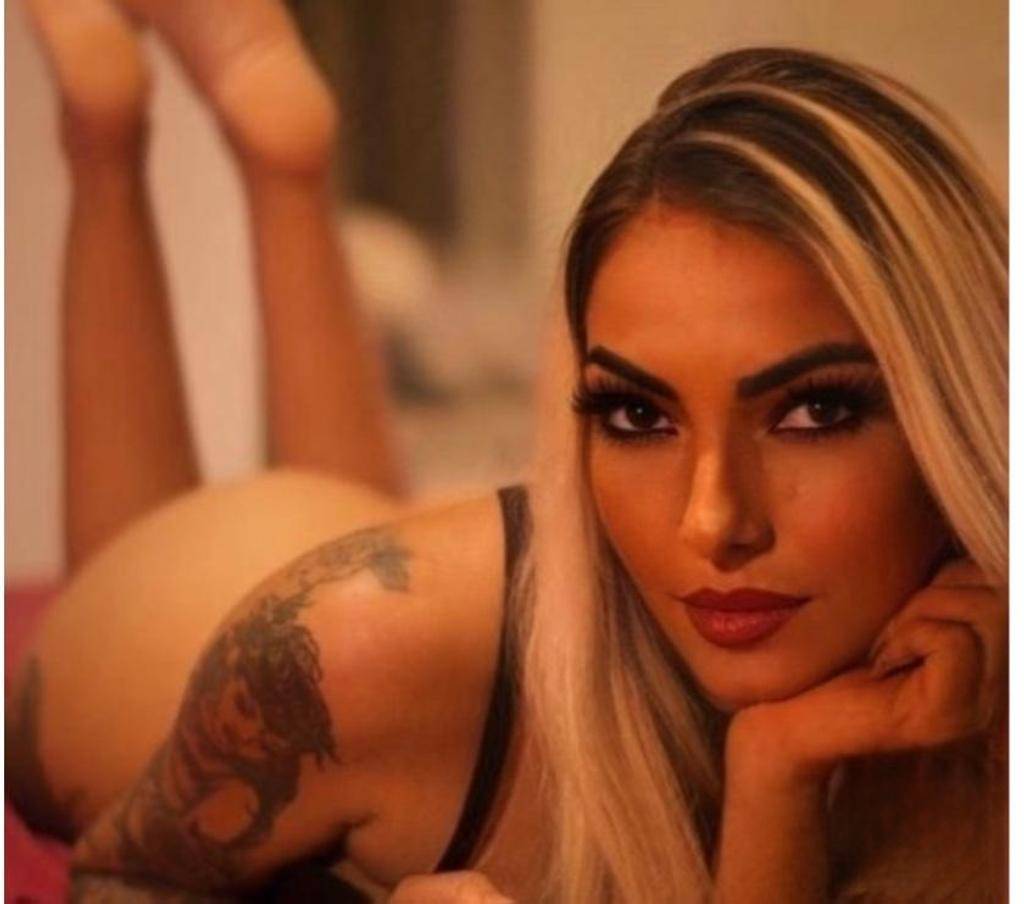 Carolzinha loirininha