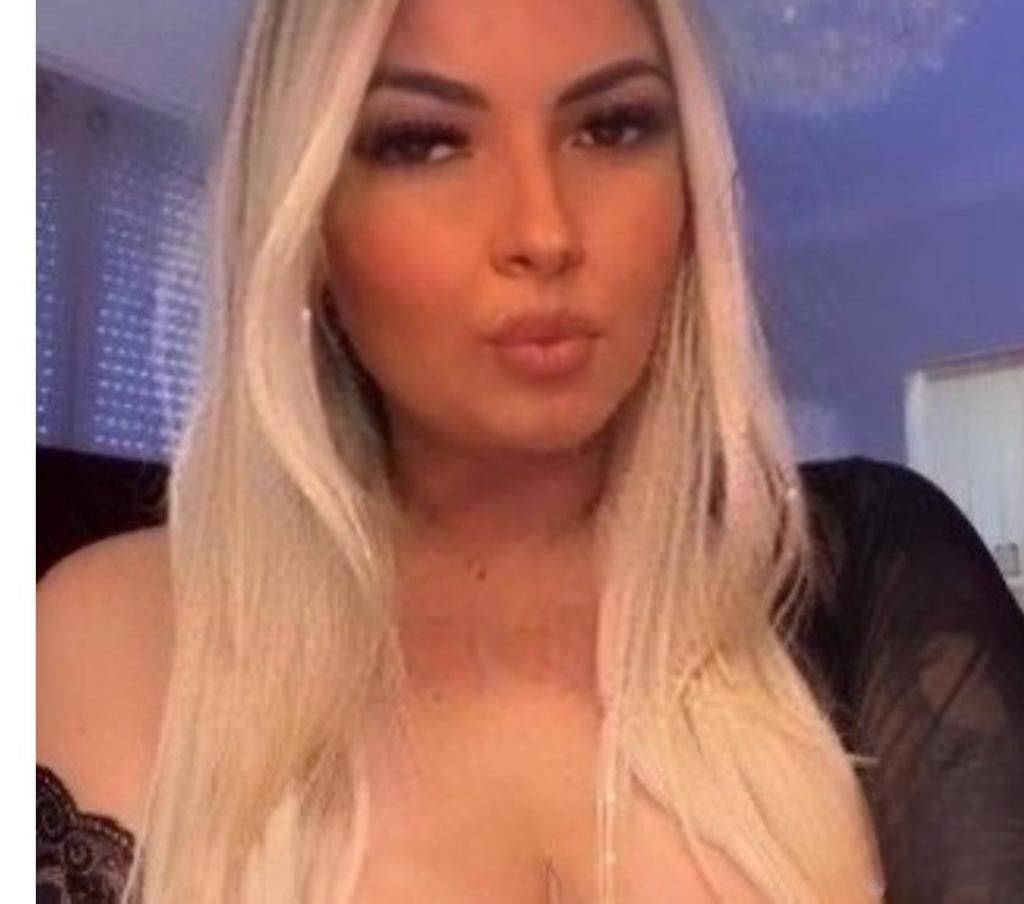 Carolzinha loirininha