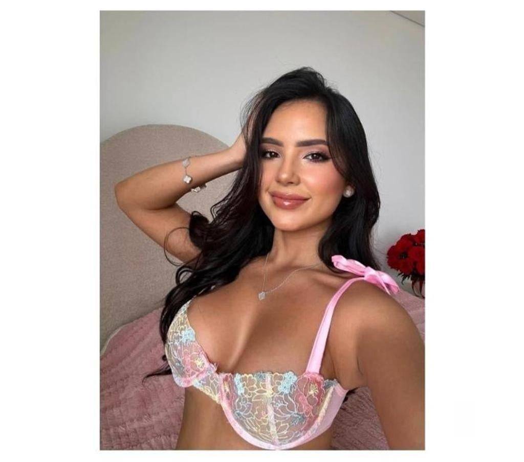 I’m a hot girl just call me outcall🔥❤️