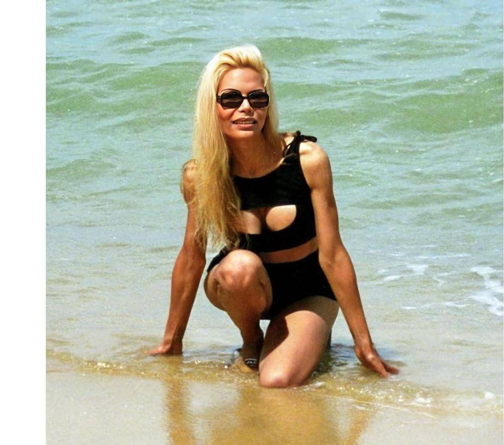 GORGEOUS MATURE VERY SEXY CARINA 24 HRS