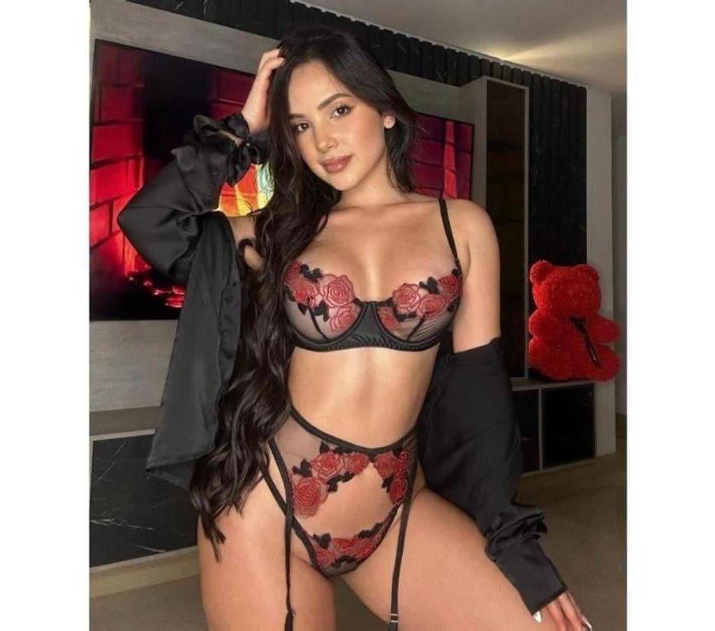 I’m a hot girl just call me outcall🔥❤️