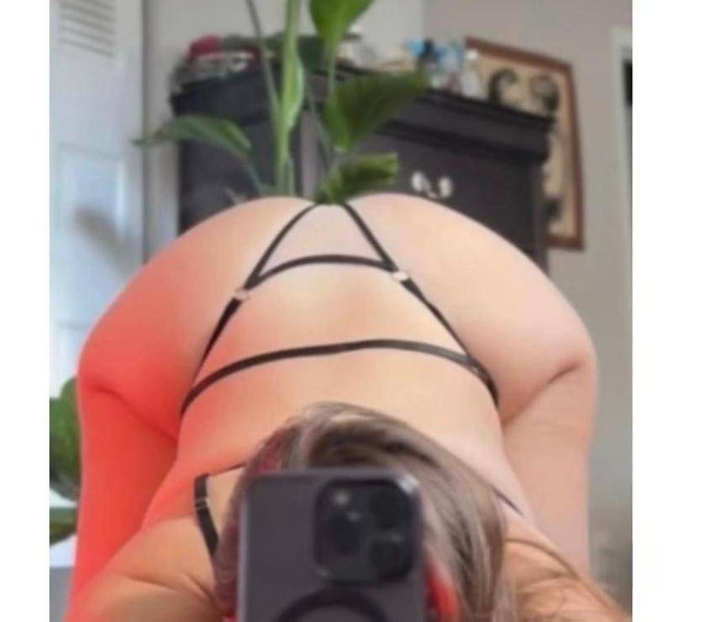 HELLO Guys am smart and Naughty ERIKA