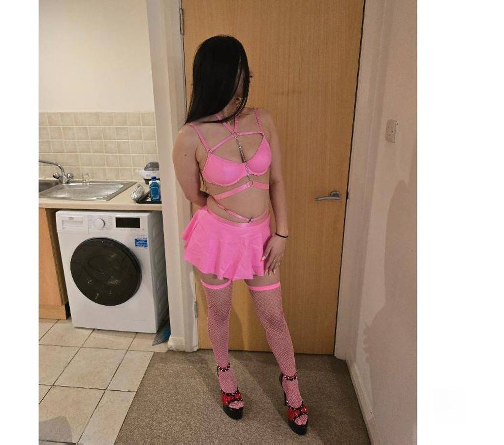 Hi im Erika new in your town party girl