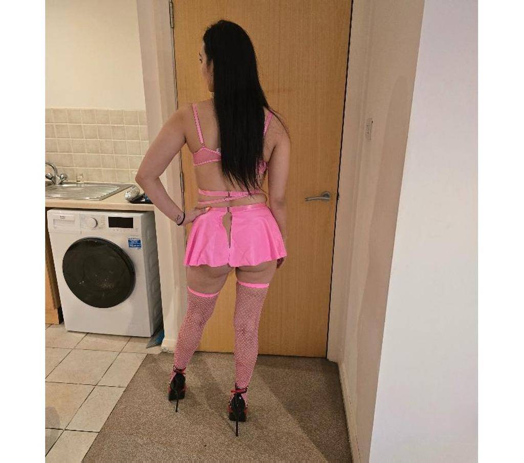 Hi im Erika new in your town party girl